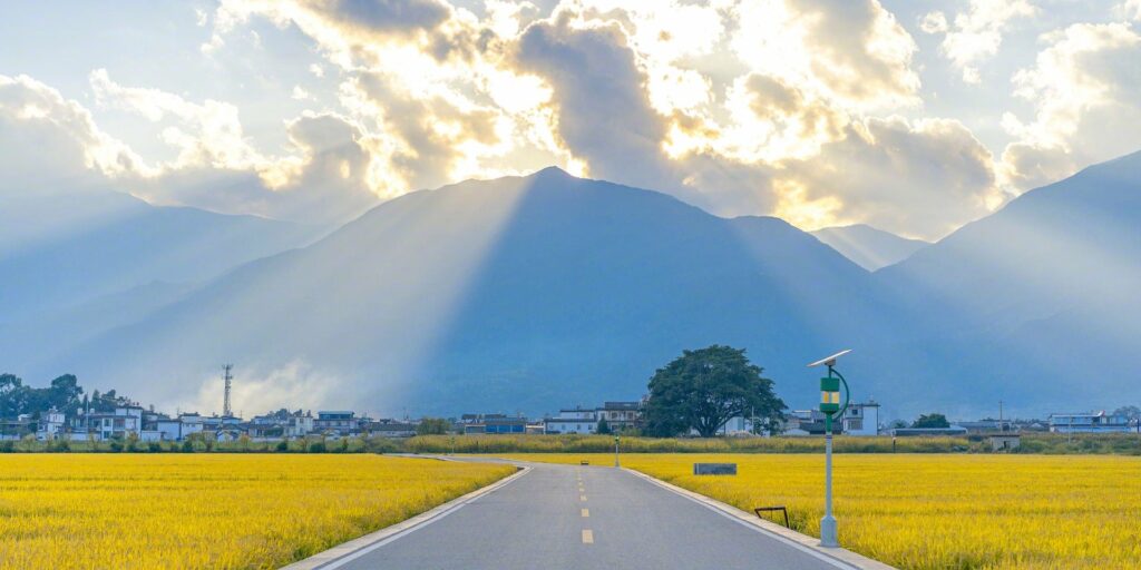 Zikaresafar Road with mountain